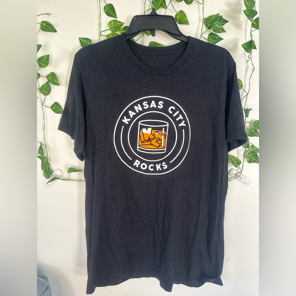 🧡🧡 Kansas City Rocks Dark Grey T-Shirt - Men’s Sz. M/Women’s XL 🧡🧡